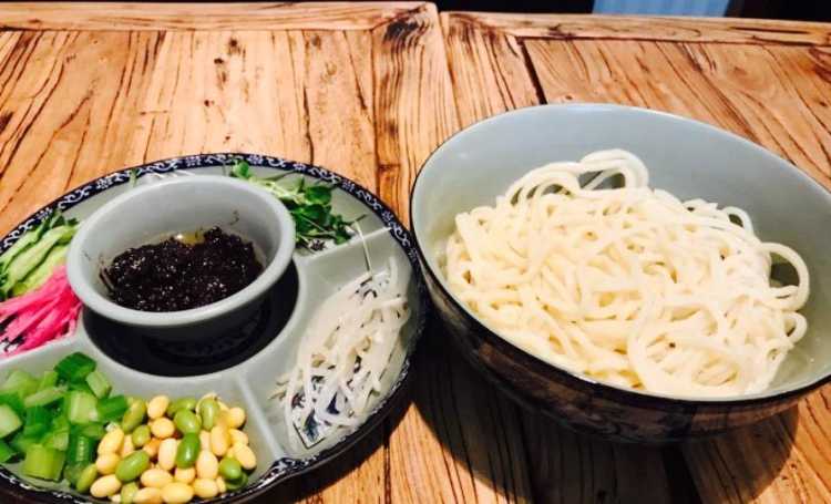 四季民福炸醬面館(前門(mén)廊坊二條店)