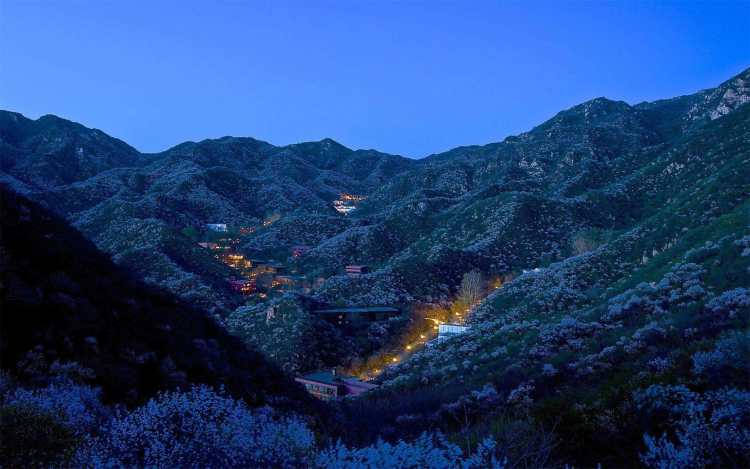 北京長(zhǎng)城腳下的公社