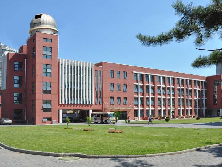 清華大學附屬中學