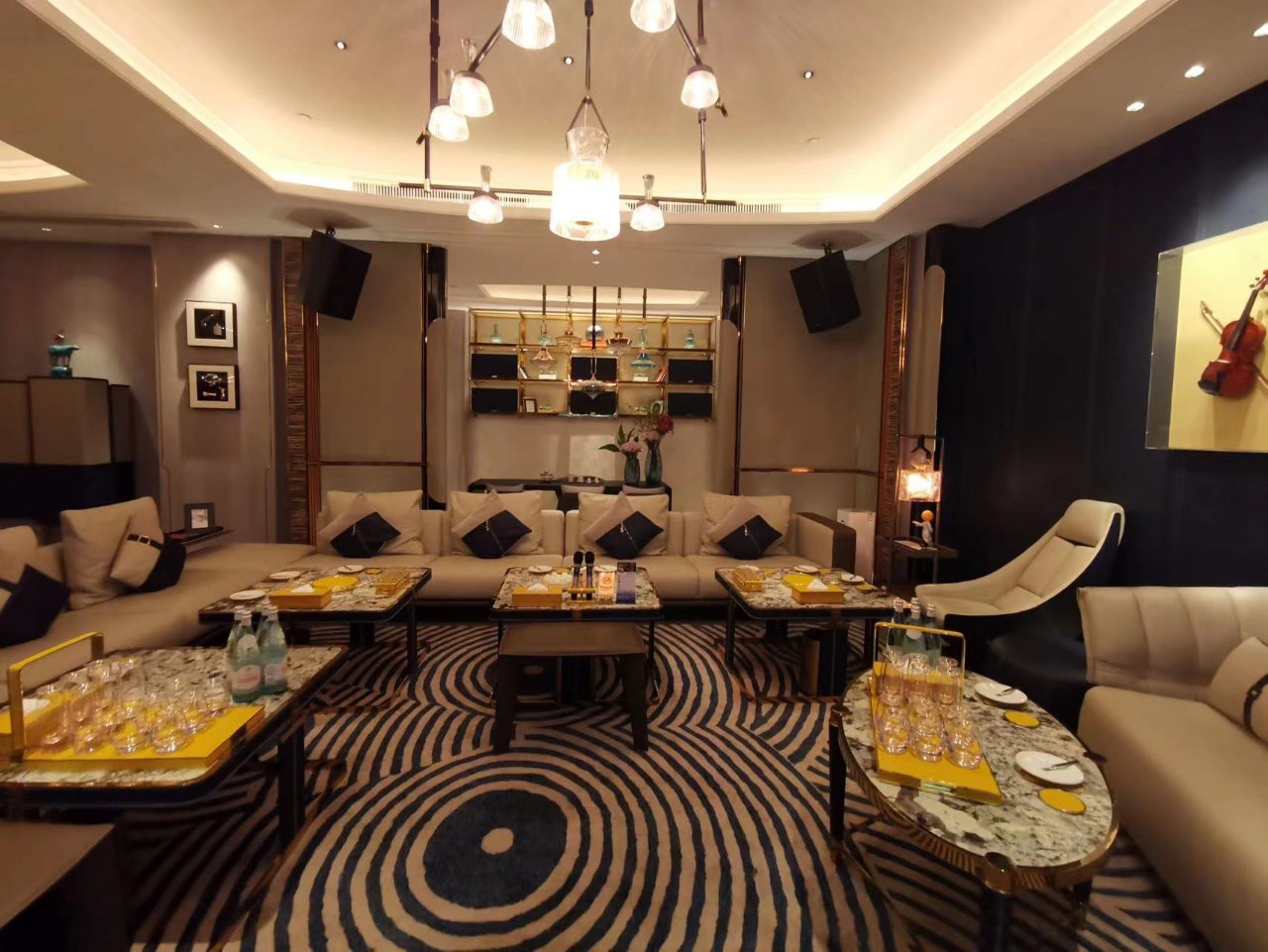 宜春KTV哪個(gè)比較實(shí)惠