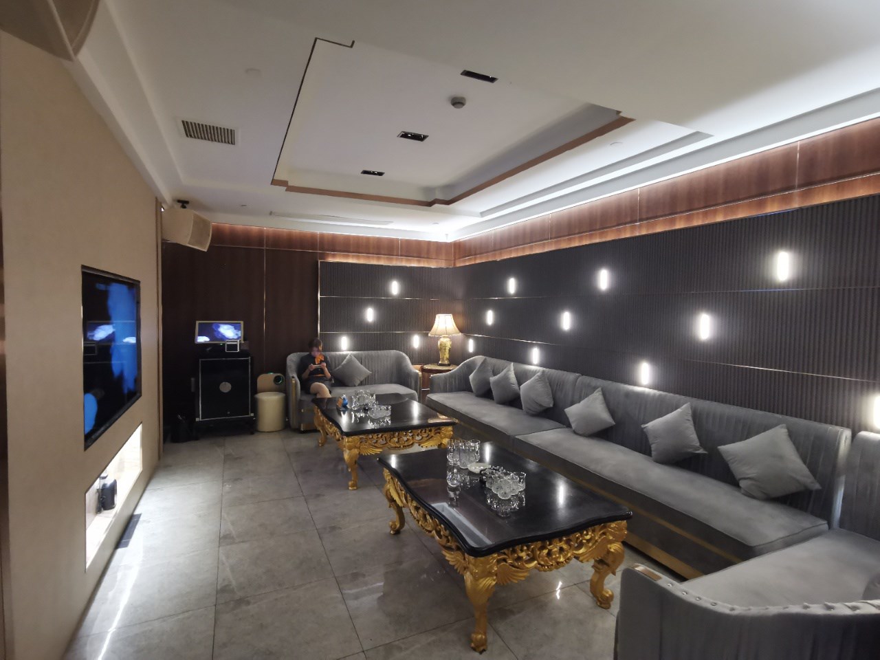 宜春中央公館夜總會(huì)KTV