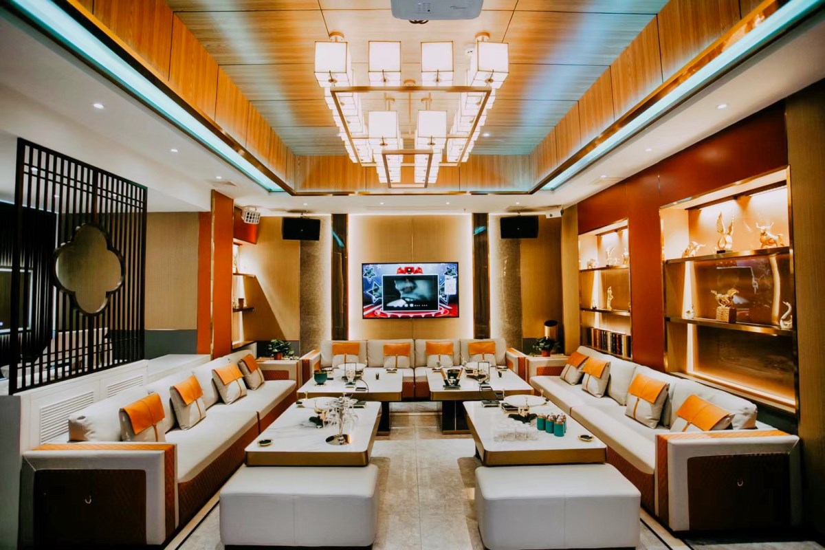 連云港金色年華商務(wù)夜總會(huì)KTV