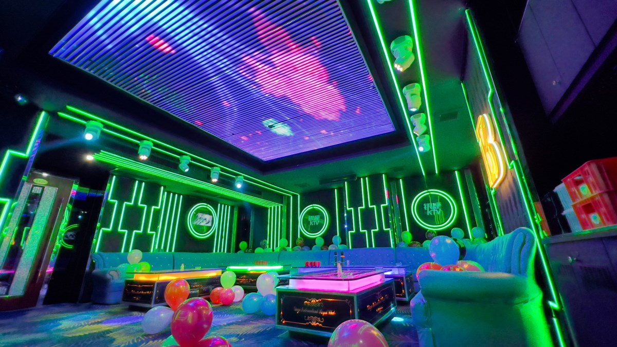 六安市白金漢宮商務夜總會KTV