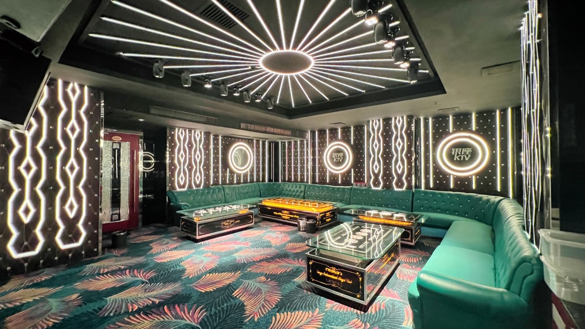 南充好萊塢國際歌城商務(wù)KTV